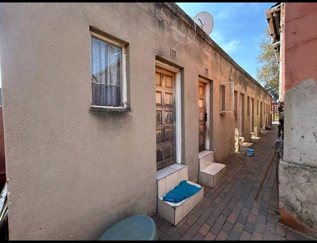 15 BEDROOM HOUSE FOR SALE IN TURF CLUB